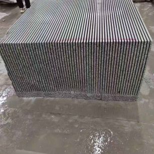 厦门芝麻白毛板荒料切割